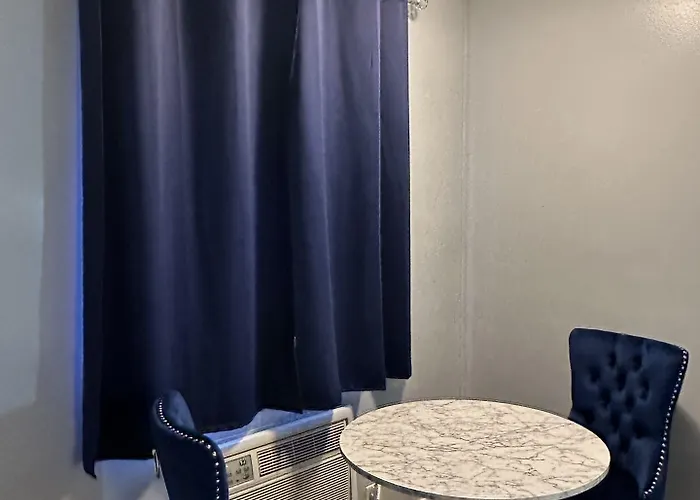 Paxton Inn Motel 2*
